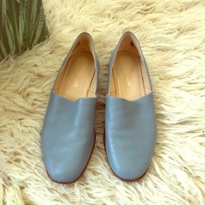 Never worn Clark flats. Size 7 Us women’s!!